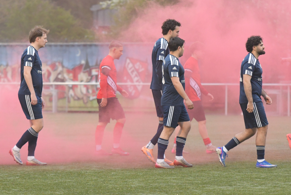 Foto 10 aus Meisterschaftsspiel am Freitagabend, d. 24.04.2026 bei der SV Lieth - Professionelle Fotografie von UweLangeloh