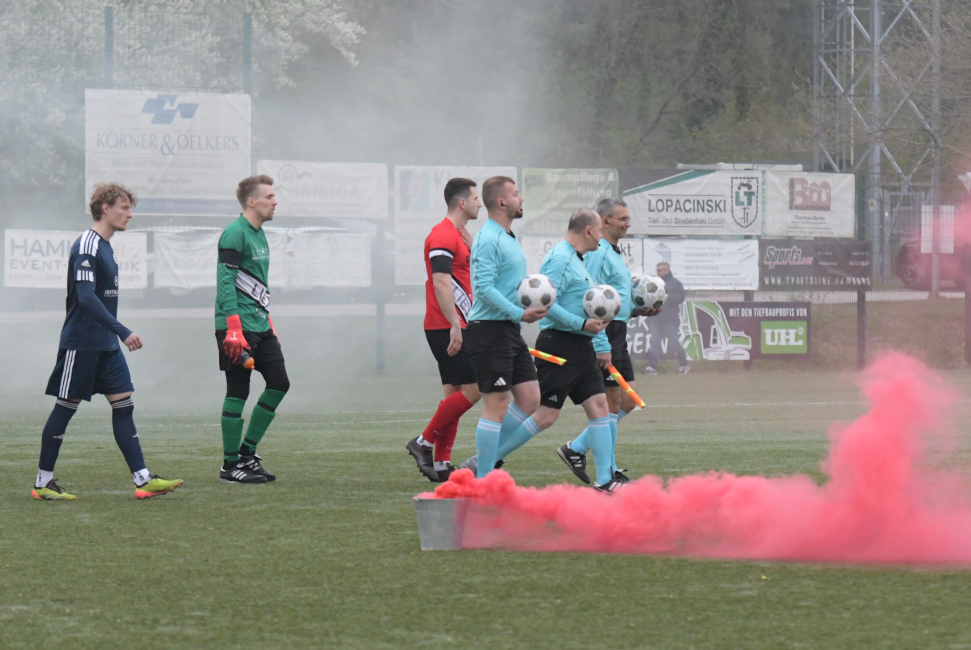 Foto 6 aus Meisterschaftsspiel am Freitagabend, d. 24.04.2026 bei der SV Lieth - Professionelle Fotografie von UweLangeloh
