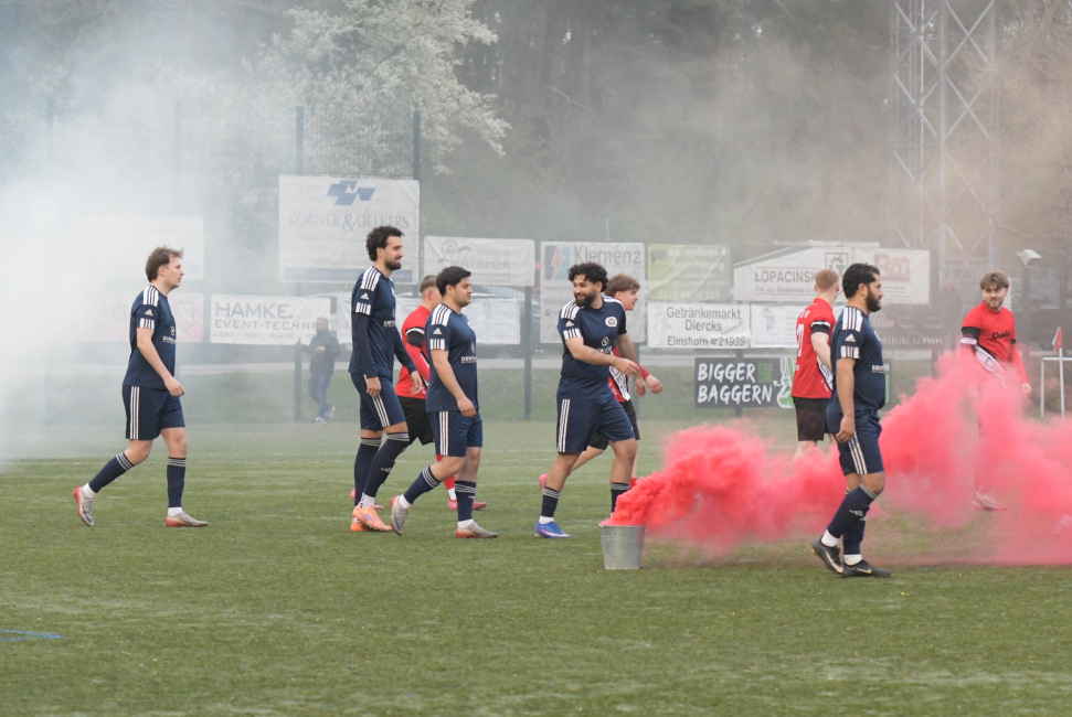 Foto 4 aus Meisterschaftsspiel am Freitagabend, d. 24.04.2026 bei der SV Lieth - Professionelle Fotografie von UweLangeloh
