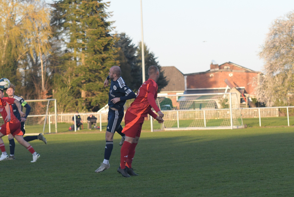 Foto 17 aus Meisterschaftsspiel am Freitagabend, d. 10.04.2026 beim TV Haseldorf - Professionelle Fotografie von UweLangeloh