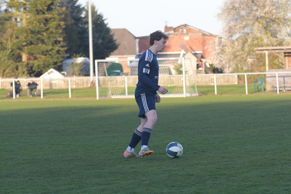 Foto 19 aus Meisterschaftsspiel am Freitagabend, d. 10.04.2026 beim TV Haseldorf - Professionelle Fotografie von UweLangeloh
