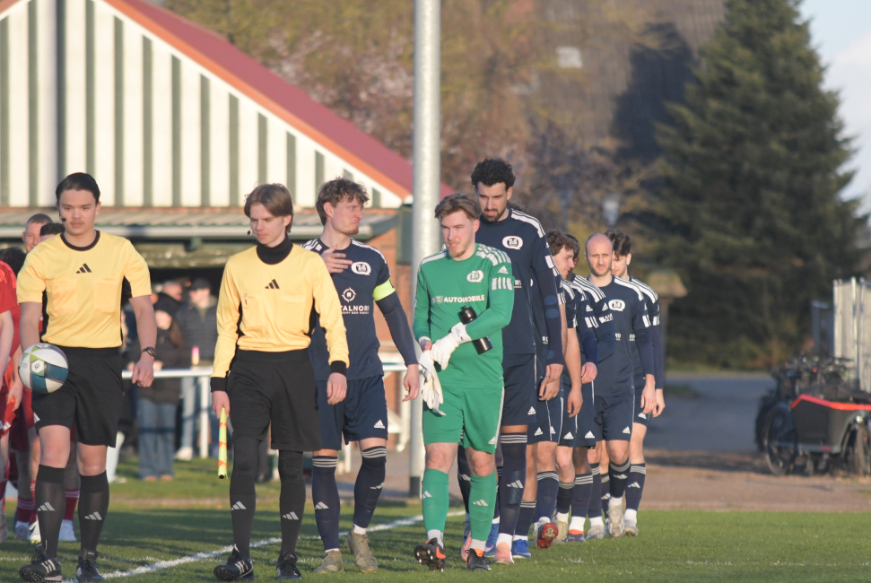 Foto 3 aus Meisterschaftsspiel am Freitagabend, d. 10.04.2026 beim TV Haseldorf - Professionelle Fotografie von UweLangeloh
