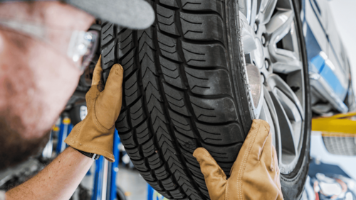 Jak zmierzyć bieżnik opony – proste sposoby, które działają