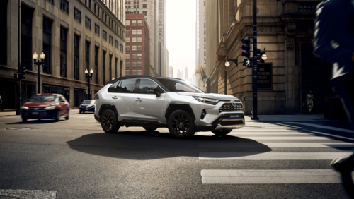Toyota RAV4 Hybrid kontra Hyundai Tucson Hybrid – który crossover wypada lepiej?