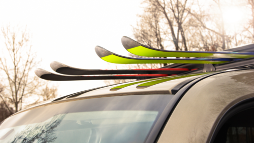 Jak właściwie zabezpieczyć i przewozić sprzęt narciarski?