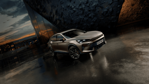 Samochód elektryczny czy hybryda plug-in? Który napęd sprawdzi się w polskich warunkach