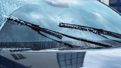 Smużące wycieraczki: prosty sposób zanim wymienisz pióra