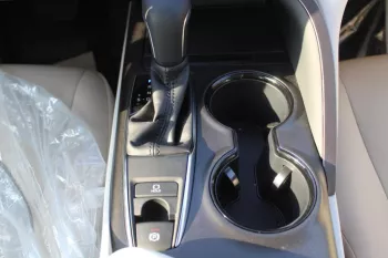 Toyota Camry GLE 2.5L Model 2023 .