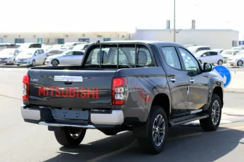 Mitsubishi L200 2.4L 2023 Grey Diesel