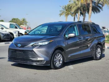 Toyota Sienna LE 4x4 grey 2021