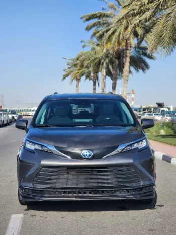 Toyota Sienna LE 4x4 grey 2021