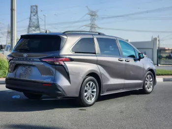 Toyota Sienna LE 4x4 grey 2021