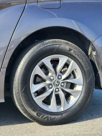 Toyota Sienna LE 4x4 grey 2021