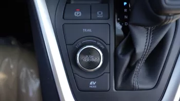 TOYOTA RAV4 XLE 2.5L HYBRID 2023