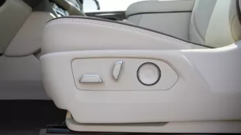 GMC Yukon Denali 2023 V8