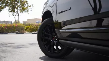 GMC Denali Yuken Black Edition 2023 V8