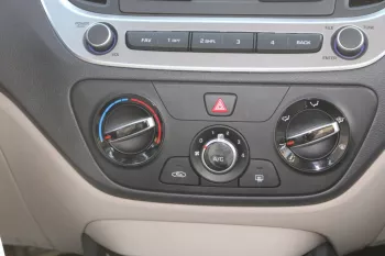 LHD - HYUNDAI ACCENT 1.4L PETROL COMFORT AUTOMATIC - SILVER