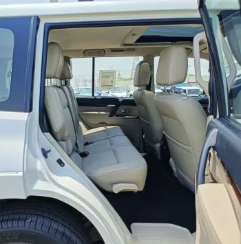 MITSHUBISHI PAJERO GLS 3.8L PETROL V6 FULL OPTION 2018 SILVER