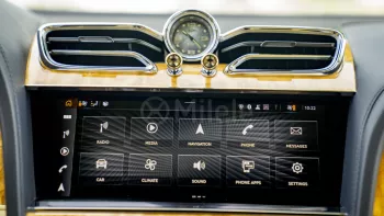 BENTLEY BENTAYGA 4.0L PETROL AT MY2021 – WHITE