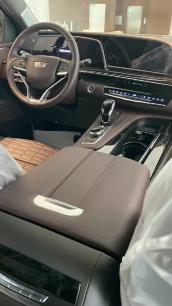 LHD - CADILLAC ESCALADE 62.L PETROL ESV V AUTOMATIC 2023