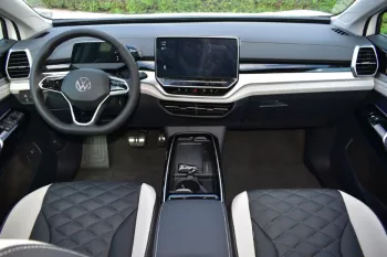 2022 VOLKSWAGEN ID6 CROZZ LITE PRO EV WHITE COLOR