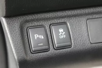 NISSAN NAVARA LE+ 2.5L DIESEL FULL AUTOMATIC 2023 MODEL YEAR WHITE