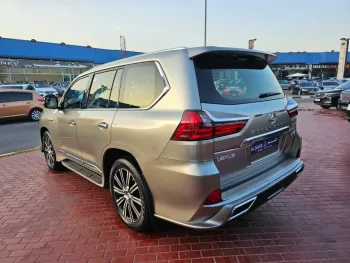 Lexus LX 570 5.7L V8 VIP A/T GRAY COLOR 2021