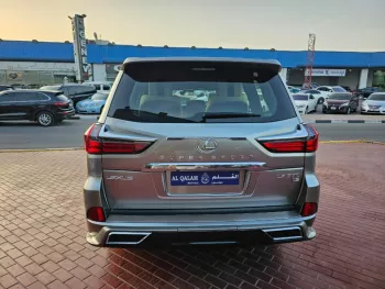 Lexus LX 570 5.7L V8 VIP A/T GRAY COLOR 2021