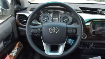 TOYOTA HILUX SR.5 2.7L PETROL 2023 WHITE 4WD