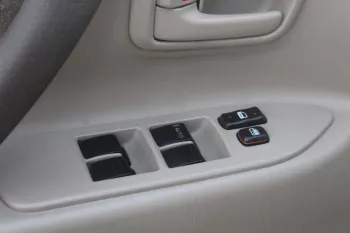 Toyota Land Cruiser 4.7L PETROL 2000 MODEL YEAR WHITE 