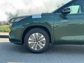 Toyota highlander GLE 2023 Model Year AWD 2.5L