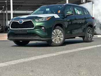 Toyota highlander GLE 2023 Model Year AWD 2.5L