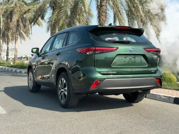 Toyota highlander GLE 2023 Model Year AWD 2.5L