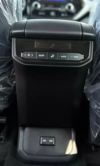 Toyota highlander GLE 2023 Model Year AWD 2.5L