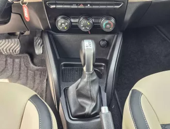  RENAULT DUSTER MID OPTION 2.0L V4 GOLDEN 2020 MODEL YEAR