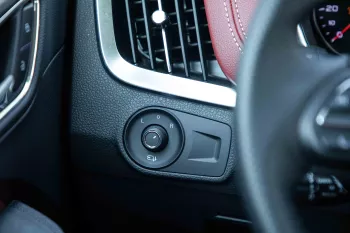 MG RX5 2.0 AWD Luxury 2023 Model Year Black inside Black & Red