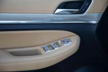2023 MG RX8 4X2 2.0 STANDARD - White Pearl inside Beige