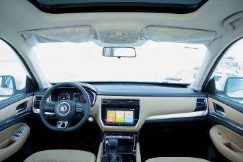 2023 MG RX8 4X2 2.0 STANDARD - White Pearl inside Beige