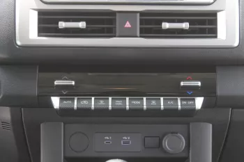 MITSUBISHI L200 2.4L PETROL 2024 MODEL YEAR BROWN