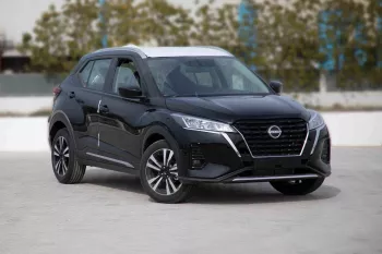 2024 Nissan Kicks 1.6 SV - Black inside Black