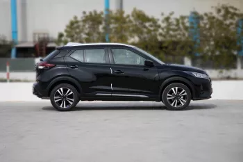 2024 Nissan Kicks 1.6 SV - Black inside Black