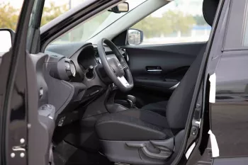 2024 Nissan Kicks 1.6 SV - Black inside Black