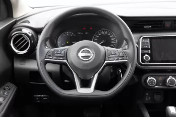 2024 Nissan Kicks 1.6 SV - Black inside Black