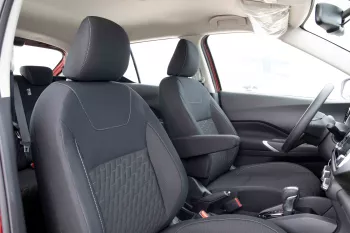 2024 Nissan Kicks 1.6 SV - Black inside Black