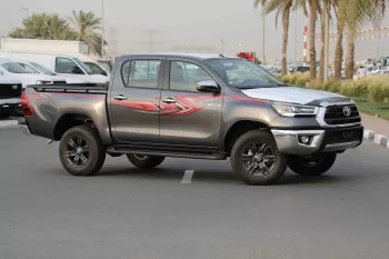 2023 Toyota Hilux 4x4 DC 2.8 - Grey inside Maroon