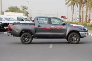 2023 Toyota Hilux 4x4 DC 2.8 - Grey inside Maroon