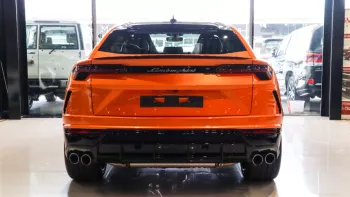 LAMBORGHINI URUS 2021 ORANGE COLOR  FULL OPTION 