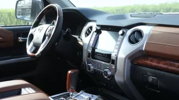toyota tundra 2021 v8