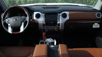 toyota tundra 2021 v8
