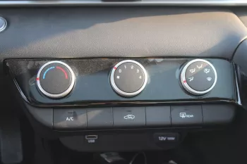 HUYNDAI ELANTRA 1.5 PETROL 2024 MODEL YEAR WHIT COLOR